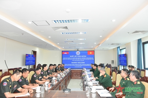 Đoàn cán bộ Quân đội Hoàng gia Campuchia tới thăm và làm việc tại Cục Gìn giữ hòa bình Việt Nam
